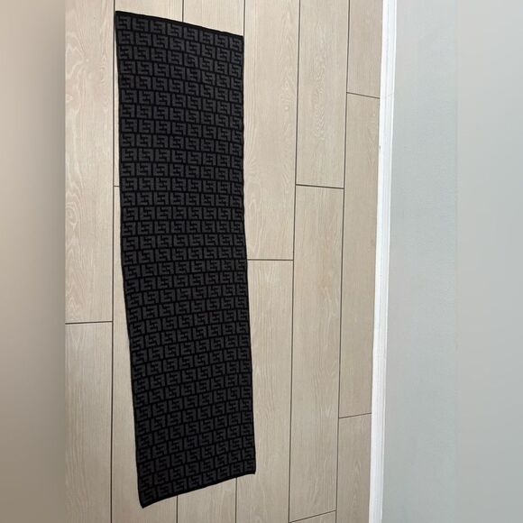 Used in excellent condition Fendi Black and Gray Patterned Scarf with Coa